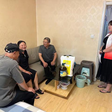 长乐西路街道 | 砥砺初心担使命 情暖先锋践忠诚——2025年街道党工委"七一"走访慰问电建社区优秀党员纪实