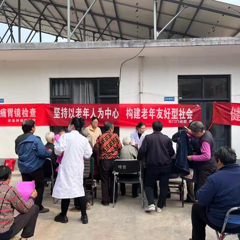 “三部门协同”向老年人开展肿瘤防治宣传活动
