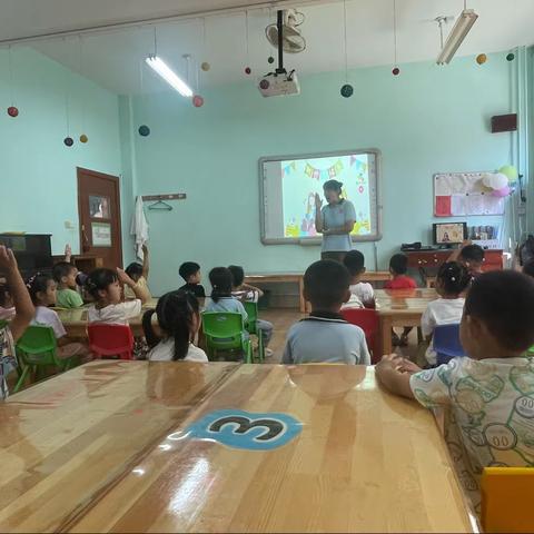 暖暖教师节，浓浓师幼情——诸城第一中学附属幼儿园中二班教师节主题活动