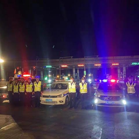 内蒙古自治区交通运输综合行政执法总队一支队七大队联合辖区交警持续推进“亮剑2023”提升执法效能专项行动