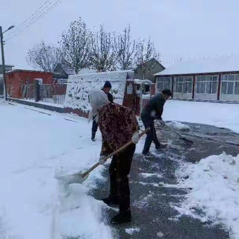 冬日温情暖人心   全民除雪大会战