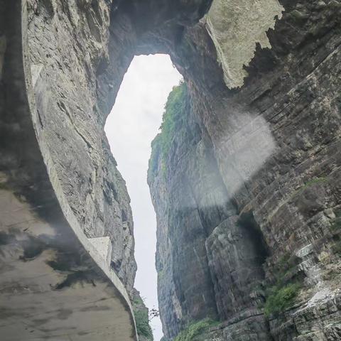 青春无悔 风华正茂—龙游湖镇初级中学八（3）班走进横店国防科技教育园、梦外滩研学之旅