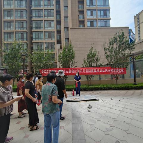 武陟县消防救援大队走进高层住宅小区开展消防安全宣传