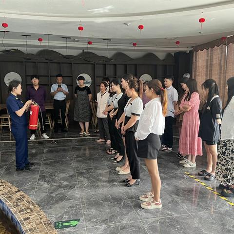 武陟县消防救援大队走进人员密集场所开展消防安全宣传
