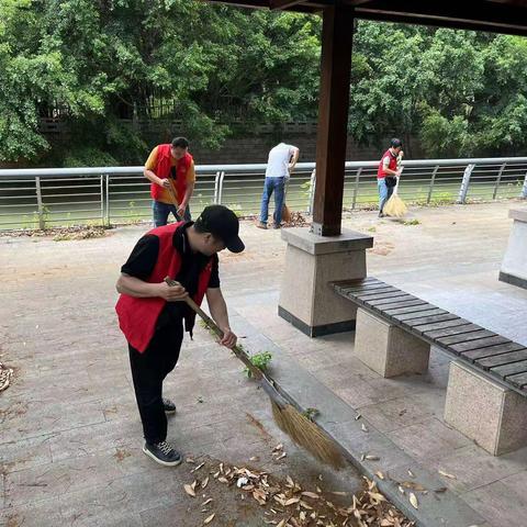 仓山镇联建村党员河长开展巡河护河活动