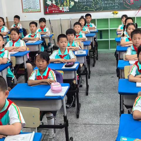 趣味闯关无“纸”境，不着笔墨也生花——海阳路小学一年级趣味大闯关
