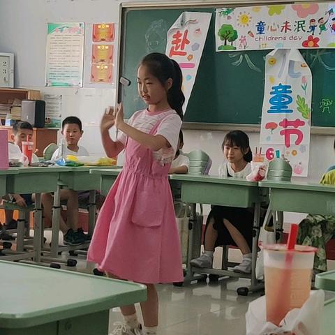 “童心飞扬，快乐成长”六一文艺汇演—新兴路小学四2班