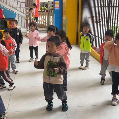 华聪幼儿园苗二班宝贝在园日常