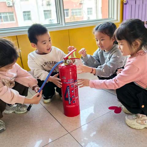 【安全教育】垦利区新兴幼儿园开展“消防在心，你我童行”消防教育活动