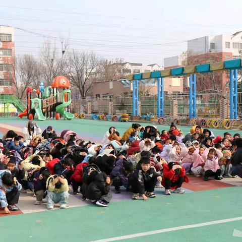 以“演”筑防，以“练”护航——垦利区新兴幼儿园开展防震安全演练
