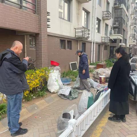 【白塔岭街道森林逸城社区】开展环境整治专项行动， 多方联动共筑宜居家园