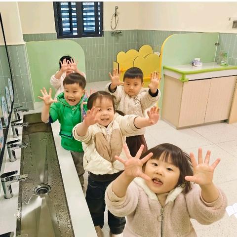 人小本领大，自理我能行—东方之星幼教集团橙郡园小二班