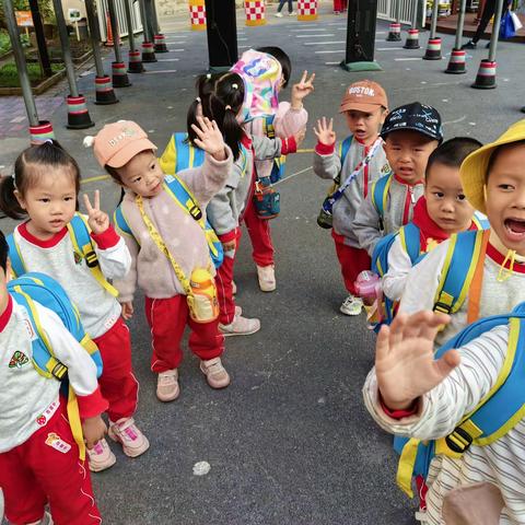 用♥️陪伴，幼见美好        —德宏州幼儿园小七班第一次出游记