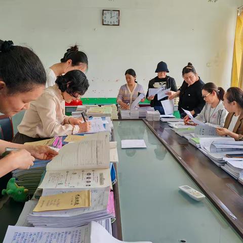 夯实教学基础，促进教师发展——姜屯镇中心小学阶段性教学业务检查