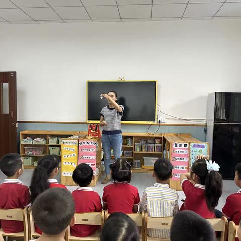 《家长进课堂，携手伴成长》