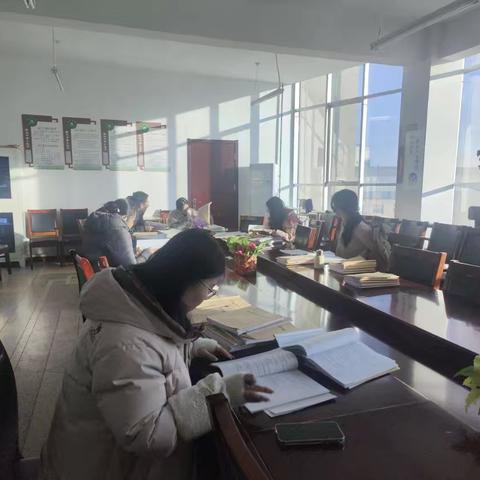 精研教案展风采，助力教学共成长——潞城中学东校区教师教案检查活动