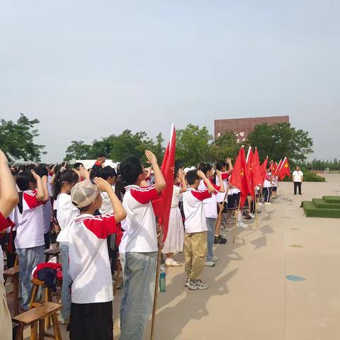 牢记党的教导 争做强国少年——糜镇张习桥中心小学六一新队员入队仪式纪实