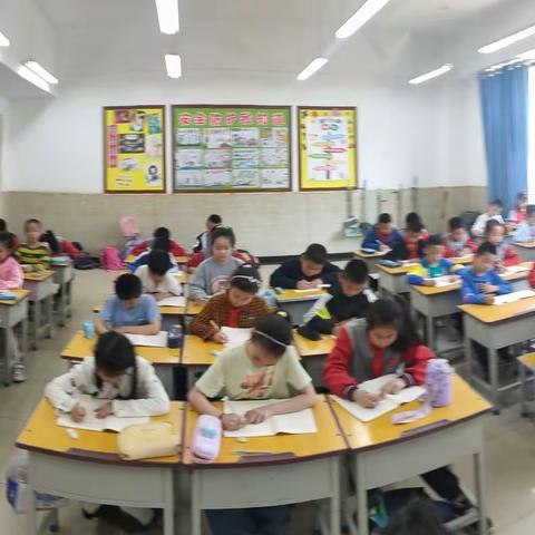 宝塔小学硬笔书法(二三年级）4月活动剪影