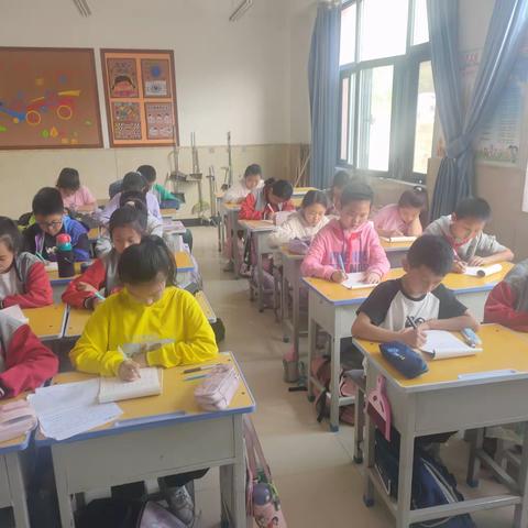 宝塔小学四五年级硬笔书法社团（一）5月份活动纪实