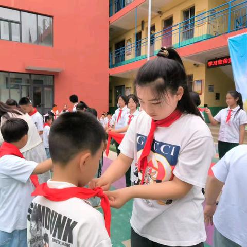 童趣飞扬 梦想启航——阳邑中心校龙务学校少先队入队仪式暨庆六一文艺汇演