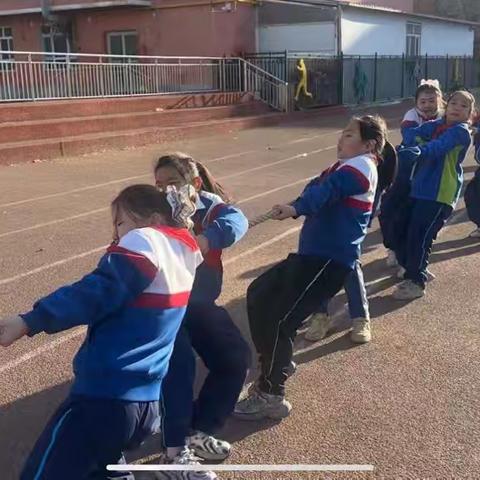 昌吉市第七小学“‘拔’出精彩，‘河’你同行”拔河比赛圆满落幕