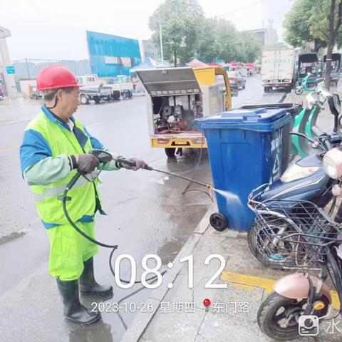 202310.26.宜丰宝政通公司清洗城区主干道人行道，辅道，公交站台，高压冲洗垃圾桶，清洗地面上油污，清理牛皮癣，清理杂草，清理卫生死角……