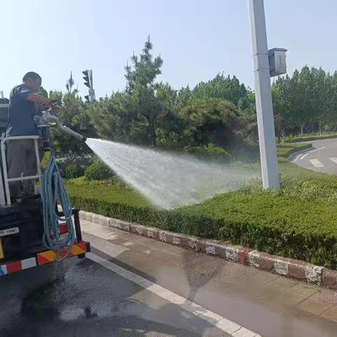 五一小长假：城市绿地建设中心护绿锻造务实作风