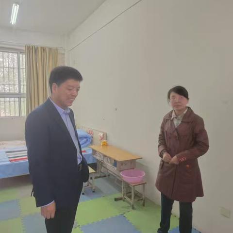 安阳市第二十五中学慰问“两区”支教教师