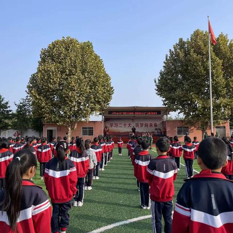 践行大食物观 保障粮食安全——临沂太平小学举行“世界粮食日”主题升旗仪式