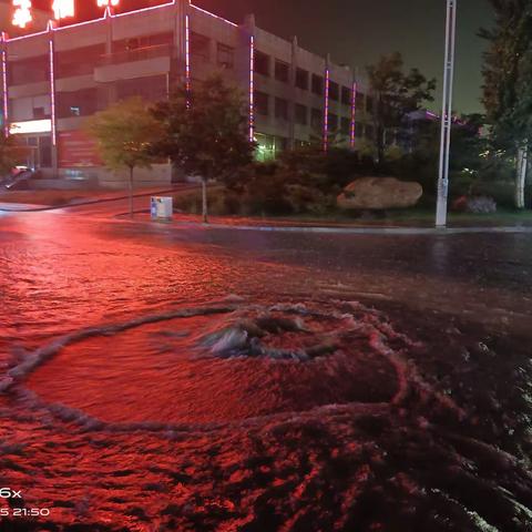 迎战暴雨   冲锋在前