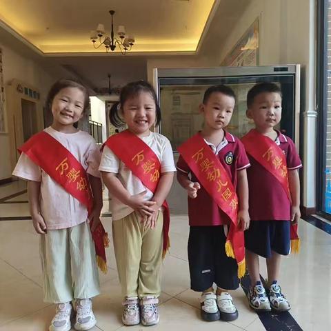 万婴幼儿园——中五班礼仪小标兵