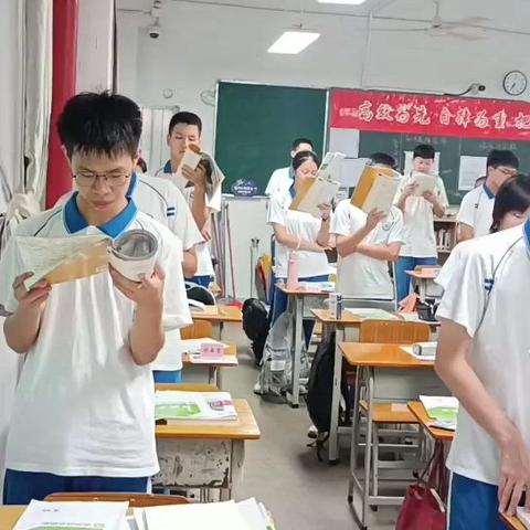 综合高级中学高三(4)班：一周学情回顾。