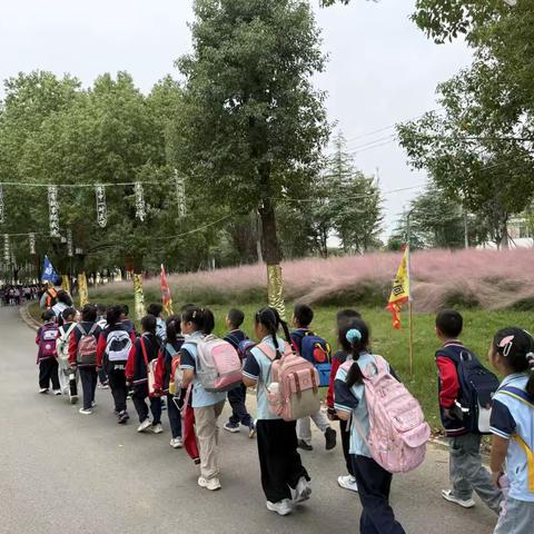 新区实小二年级秋季研学活动——香海琴枫