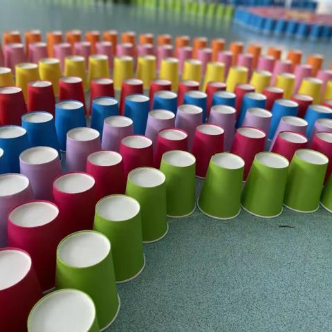 【龙泉中心园·游戏】玩转纸杯，快乐加“杯”——龙泉街道中心幼儿园小一班自主游戏