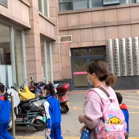 老吾老以及人之老，幼吾幼以及人之幼  --阳春三月,雷小锋在行动