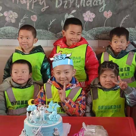 苗苗幼儿园㊗：大一班 王梓小朋友生日快乐🎂