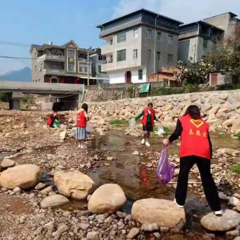 一都镇东山村开展巡河活动