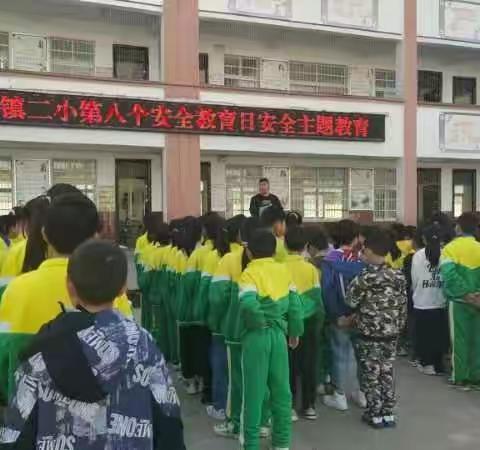 防震常演习，安全在我心—寺湾镇二小防震安全演练