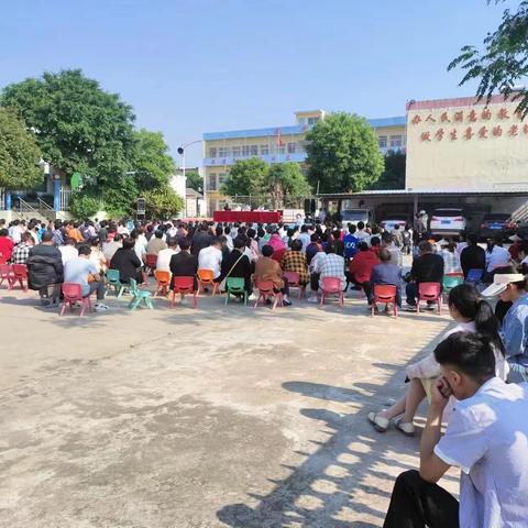 双向奔赴，共育花开——高丘镇阳光小学期中学情研判表彰会暨家长会