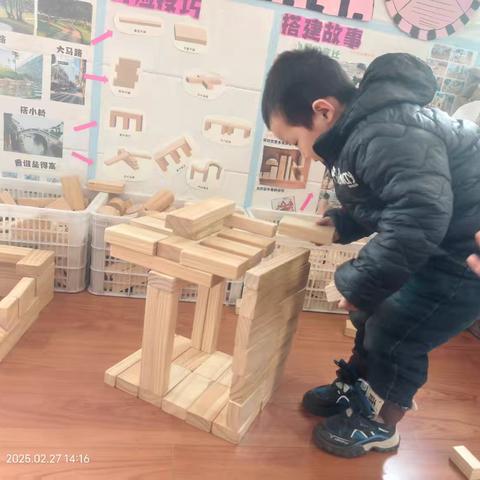 “ 努力搬砖”——金城本部小班室内积木区游戏案例