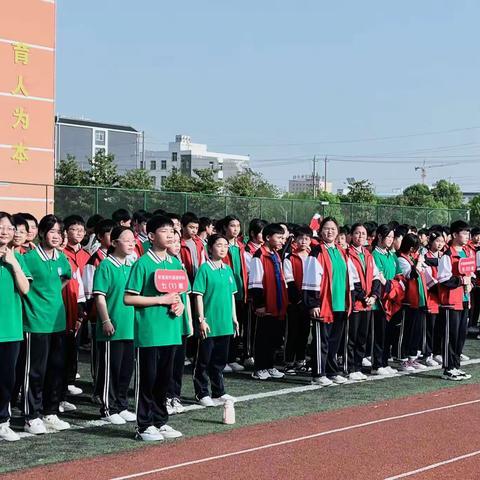 跑操比赛展风采 飒爽英姿致青春 ——记淮滨外国语学校七八年级“阳光体育活动跑步比赛”活动