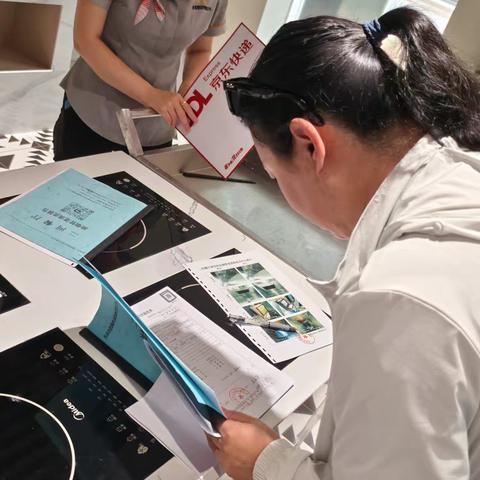 【社区动态】圆明园东里社区开展餐饮油烟治理工作