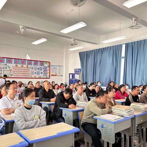 “家校携手，共育花开”——九年级家长会