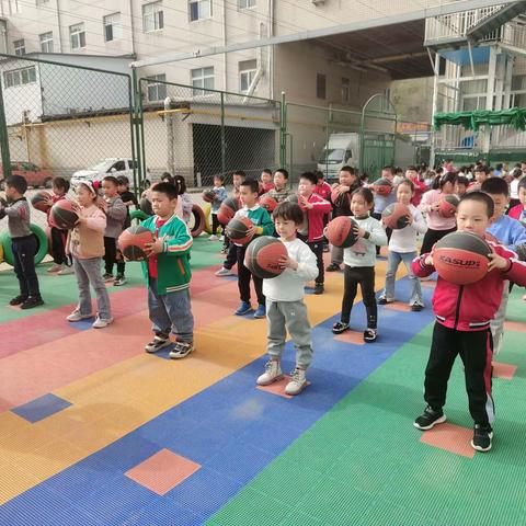 【四月第三周】下雨了，快打伞——佳乐幼儿园大二班活动