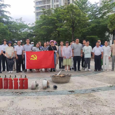 育春路社区党委联合在职党员“双报到”单位开展消防应急演练的党日活动