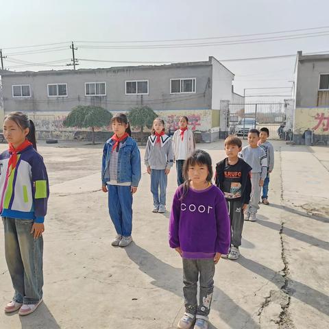 星星火炬照征程 童心共筑中国梦 ——2023年伏道镇东师庄小学二年级新队员入队仪式