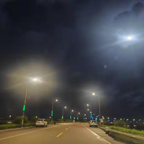 自然光影下的静谧与生活