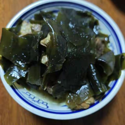 家常创新：螃蟹海带炖肉的鲜味升级