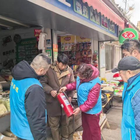 筑牢安全防线！南油巷便民市场开展消防用电安全检查活动