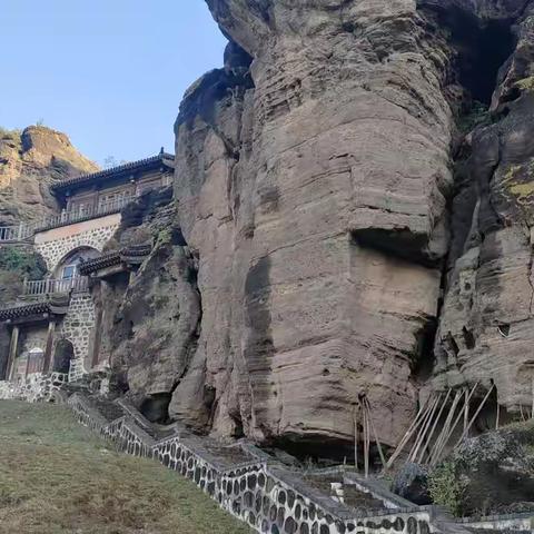 霜降至，秋意浓